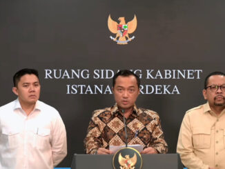 Presiden Prabowo copot Kepala BGN Dadan Hindayana dan menunjuk Nanik S Deyang sebagai pengganti. Pemerintah memastikan program makan bergizi gratis tetap berjalan.
