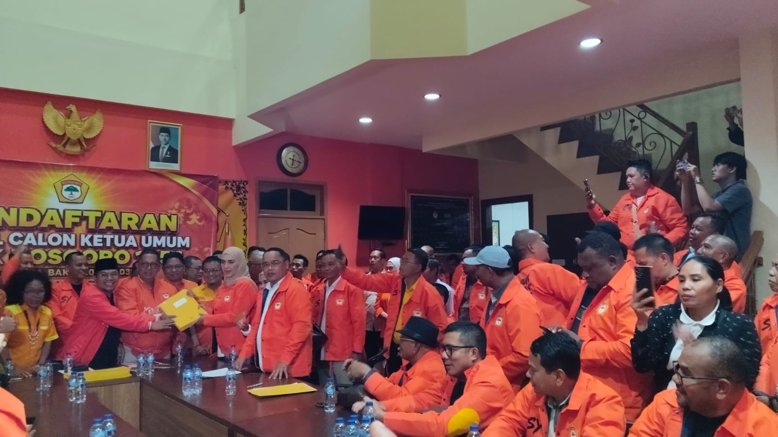 Dukungan menguat untuk Sari Yuliati memimpin Kosgoro 1957 di Mubes 2026. Dinilai mumpuni dan visioner, Sari diharapkan memperkuat program kerakyatan dan pengembangan koperasi di daerah.