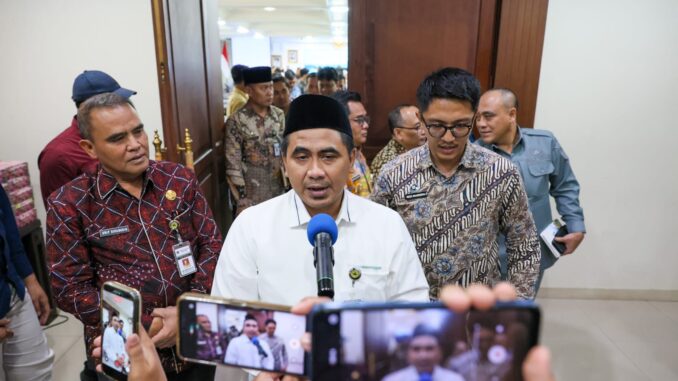 Wagub Jateng Taj Yasin mendorong SPPG serap telur peternak lokal untuk program MBG guna menggerakkan ekonomi daerah dan menjaga harga tetap stabil.