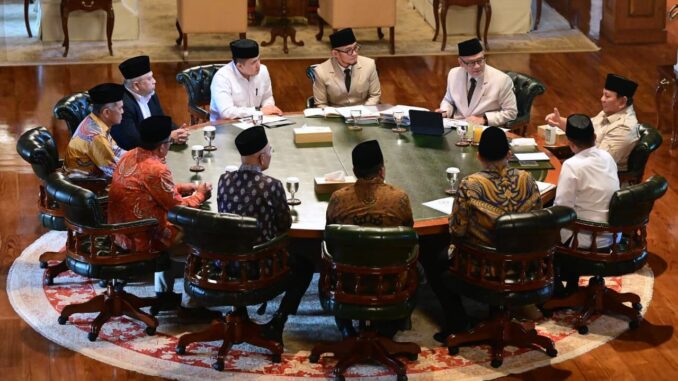 Presiden Prabowo evaluasi haji 2026 bersama DPR dan Kementerian Haji di Hambalang, bahas peningkatan layanan, visa, hotel, dan biaya haji 2027.