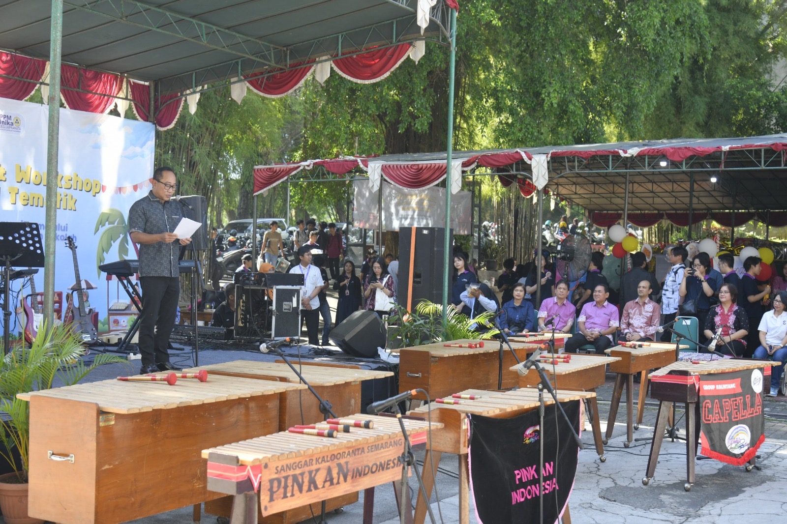 Wakil Wali Kota Semarang Iswar Aminuddin membuka Expo KKU/KKS/KKN Tematik Soegijapranata yang memamerkan hasil pendampingan 104 UMKM dan PKK di Kota Semarang.