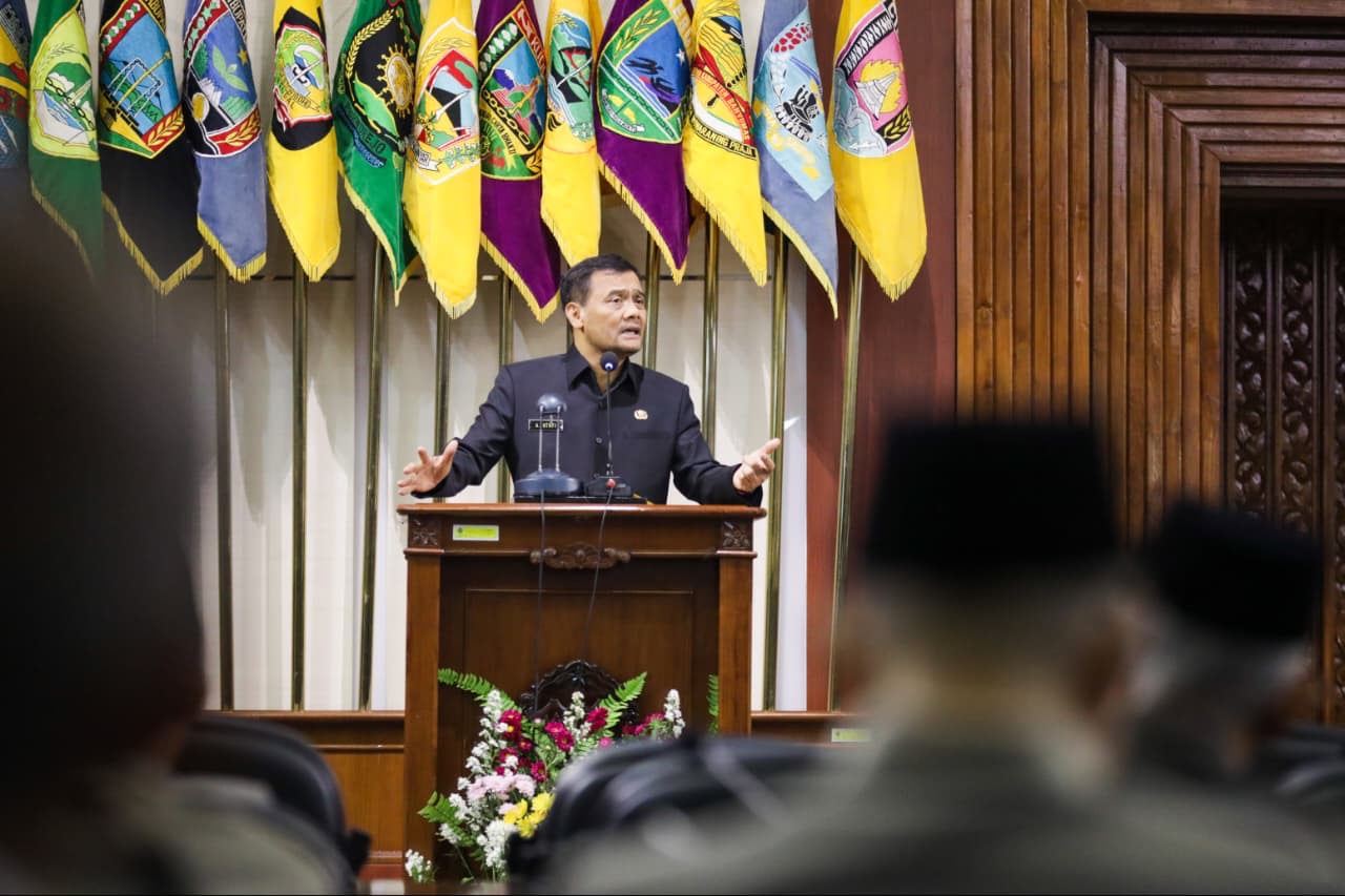 Gubernur Jateng Ahmad Luthfi berbicara soal perlindungan pekerja informal dalam rapat paripurna DPRD Jawa Tengah.