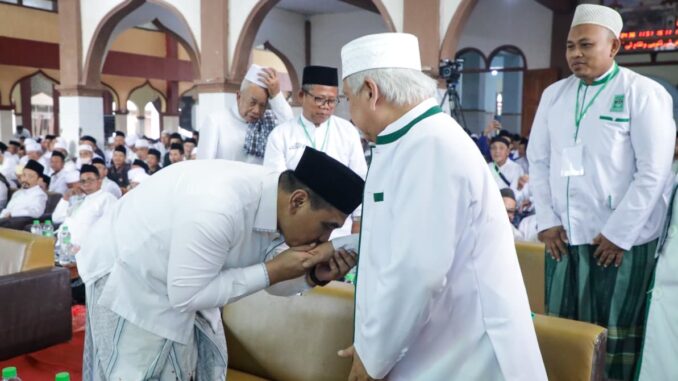 Wakil Gubernur Taj Yasin Maimoen menghadiri Manaqib Qubra di Cilacap dan menyampaikan pentingnya doa ahli toriqoh untuk bangsa.