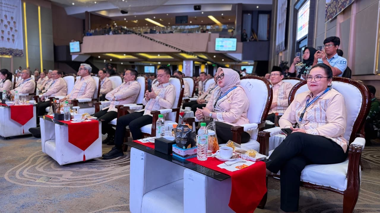 Semarang mencatat kemandirian fiskal tertinggi kategori kota se-Indonesia dan ditetapkan sebagai Transformer City berkat rasio PAD serta tren pendapatan daerah yang terus menguat.
