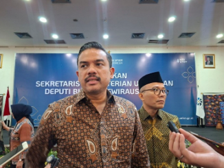 Menteri Maman Abdurrahman menjelaskan kebijakan tarif PPh Final UMKM 0,5 persen dalam konferensi pers.