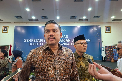 Menteri Maman Abdurrahman menjelaskan kebijakan tarif PPh Final UMKM 0,5 persen dalam konferensi pers.