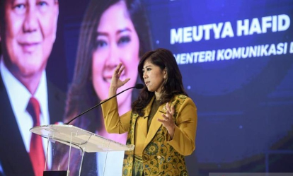 Menkomdigi Meutya Hafid menerima penghargaan pemimpin teknologi global 2026