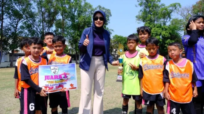 Turnamen sepak bola usia dini di Solo dinilai memperkuat pembinaan atlet muda dan membangun mental bertanding sejak dini.