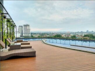 Area kolam renang Hotel Grandhika Semarang