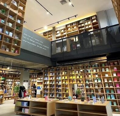 Gramedia Jalma Semarang hadir sebagai ruang baru literasi, tempat baca, kerja, dan komunitas yang nyaman di Jalan Pandanaran.