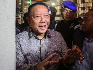 Kasus Febrie tanpa borgol disorot DPR. Komisi III ingatkan Kejagung menjaga kepercayaan publik dan menegakkan hukum setara.