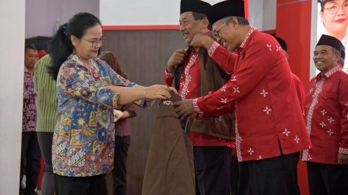 Wali Kota Semarang Agustina perluas bisyaroh modin dan penggerak keagamaan, penerima kini nyaris 10.000 orang pada 2026 di Kota Semarang. Wali Kota Semarang Agustina perluas bisyaroh modin dan penggerak keagamaan, penerima kini nyaris 10.000 orang pada 2026 di Kota Semarang.