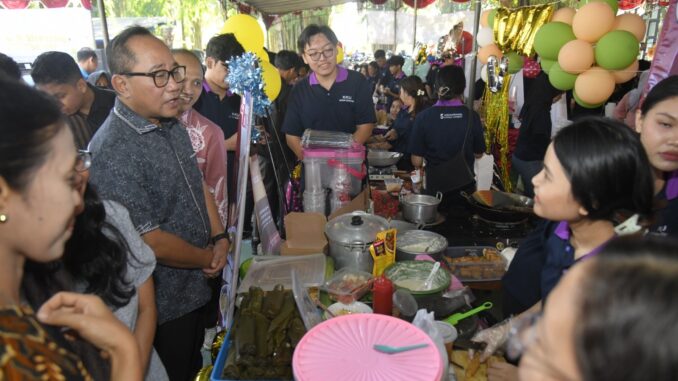 Wakil Wali Kota Semarang Iswar Aminuddin membuka Expo KKU/KKS/KKN Tematik Soegijapranata yang memamerkan hasil pendampingan 104 UMKM dan PKK di Kota Semarang.