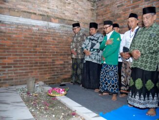 Wakil Wali Kota Semarang Iswar Aminuddin mengajak warga “menguri-uri” Makam Kiai Jungke sebagai situs religi bersejarah dan penggerak wisata ziarah.