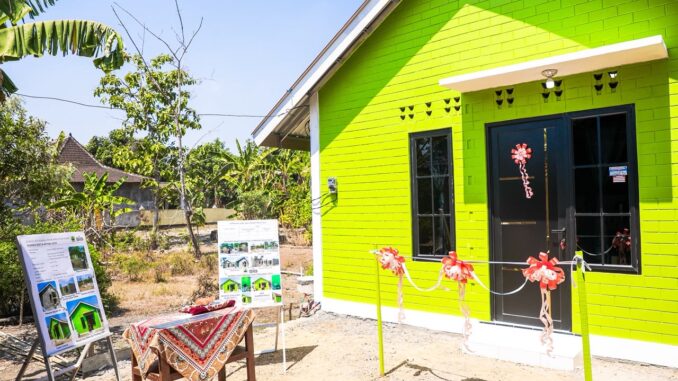 Pemprov Jateng menguji bata interlock untuk rumah bantuan di Wonogiri. Teknologi ini memangkas biaya pembangunan rumah 30 meter persegi menjadi Rp60 juta.