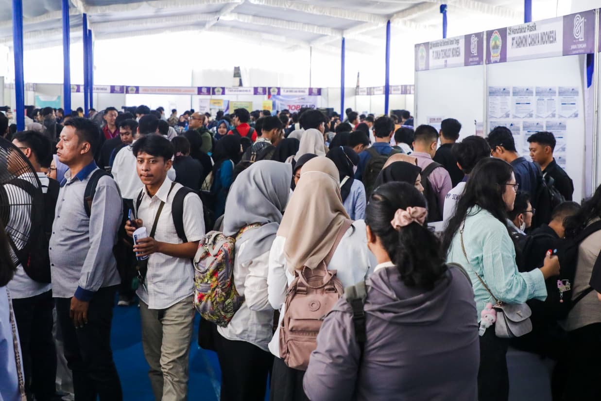 Gelaran Job Fair Hari Jadi Ke-81 Jateng buka 4.817 lowongan kerja dari 48 perusahaan, termasuk lowongan khusus penyandang disabilitas. Simak selengkapnya!