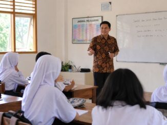 Pemerintah resmi mengalihkan status guru PPPK menjadi pegawai pusat mulai 2027. Simak skema pengangkatan hingga peluang PPPK diangkat menjadi PNS.