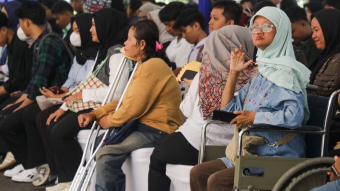 Gelaran Job Fair Hari Jadi Ke-81 Jateng buka 4.817 lowongan kerja dari 48 perusahaan, termasuk lowongan khusus penyandang disabilitas. Simak selengkapnya!