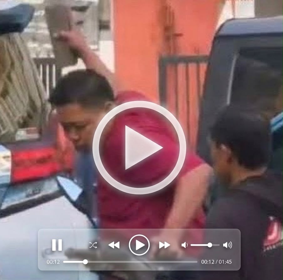 Sopir Alphard yang viral usai menghantam motor ojek menggunakan batu di Bintaro meminta maaf secara langsung dan berjanji mengganti seluruh kerusakan.