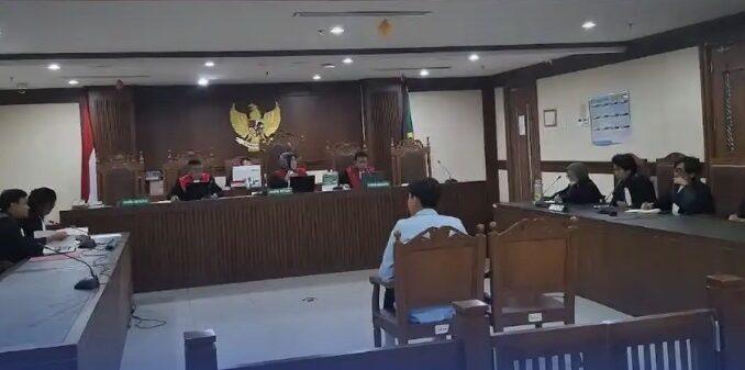 Amicus curiae diserahkan untuk perkara meme timpa teks Khariq Anhar yang dituntut enam bulan penjara di PN Jakarta Pusat.