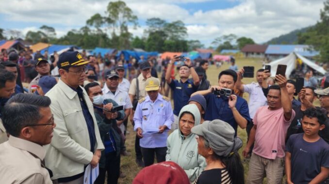 Menkeu Purbaya kunjungi korban gempa bumi di NTT