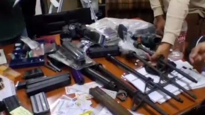 Polisi mengungkap detail jenis senjata yang ditemukan di ruangan mantan ketua yayasan sekolah swasta di Pondok Pinang, Kebayoran Lama, Jakarta Selatan, beserta penempatan dan tindak lanjut barang bukti