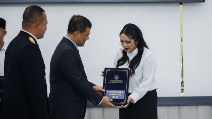 Sebanyak 9.551 napi di Jateng dapat remisi HUT ke-81 RI. Gubernur Ahmad Luthfi tegaskan pentingnya pemulihan diri, efek jera, dan kemandirian warga binaan.