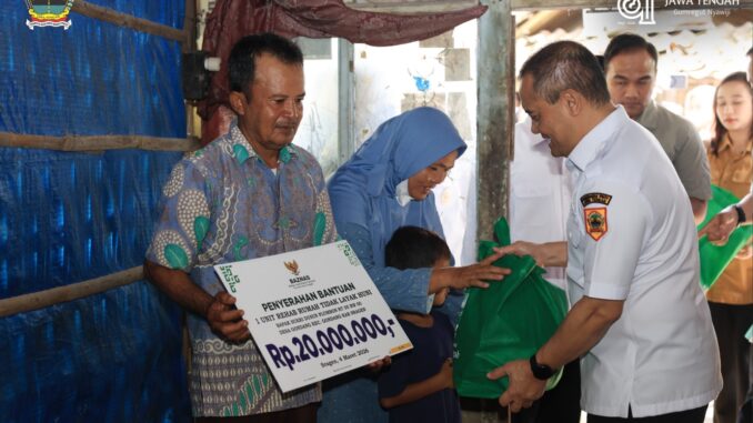 Memasuki usia ke-81, Pemprov Jateng masif lakukan perbaikan RTLH sekaligus mendorong kemandirian ekonomi, akses kerja, dan pendidikan keluarga penerima bantuan.