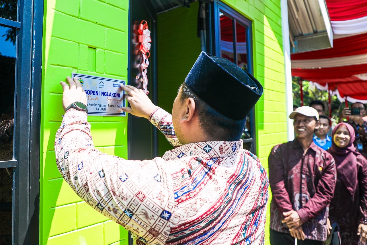 Pemprov Jateng menguji bata interlock untuk rumah bantuan di Wonogiri. Teknologi ini memangkas biaya pembangunan rumah 30 meter persegi menjadi Rp60 juta.