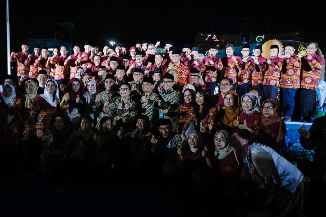 Gelaran MTQ Nasional XXXI 2026 di Semarang Jawa Tengah resmi dibuka. Dihadiri belasan gubernur dan ribuan peserta, ajang ini pancarkan pesan kedamaian.