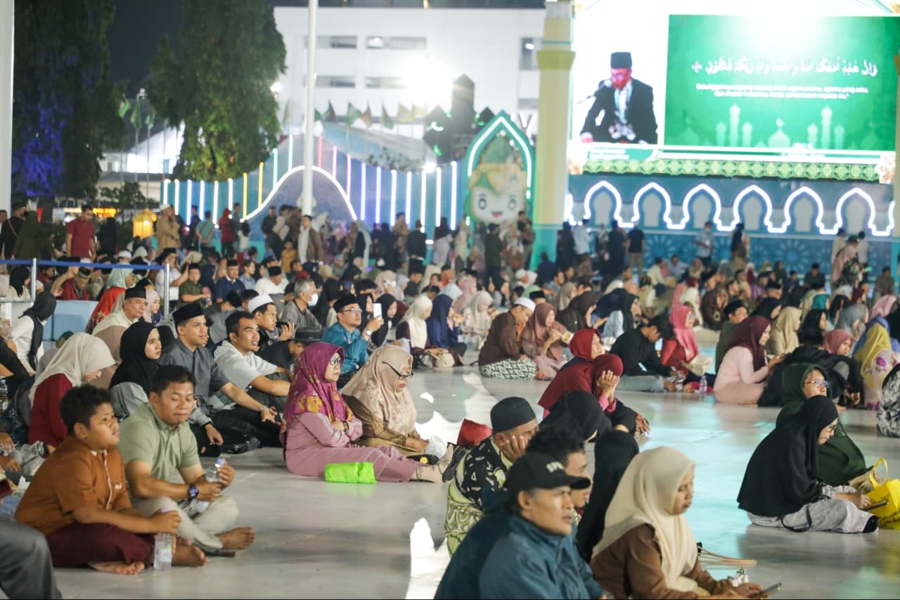 Masyarakat Jawa Tengah antusias menyaksikan perlombaan MTQ Nasional XXXI di Lapangan Simpang Lima Semarang.