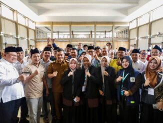 Gubernur Jateng Ahmad Luthfi menyaksikan langsung perjuangan kafilah Jawa Tengah cabang Fahmil Al-Qur’an putri di MTQ Nasional XXXI 2026 hingga lolos semifinal.