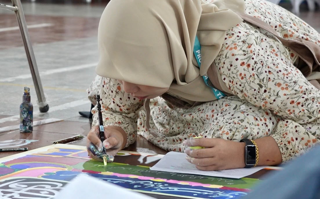 Peserta cabang kaligrafi MTQ XXXI 2026 di Semarang mengapresiasi venue lomba di Undip yang nyaman serta pelayanan panitia lokal yang ramah.