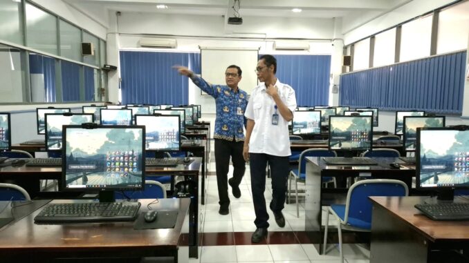 Udinus menyiapkan laboratorium komputer dan aplikasi CAT steril untuk menggelar tes potensi seleksi calon anggota Komisi Informasi (KI) Jawa Tengah.