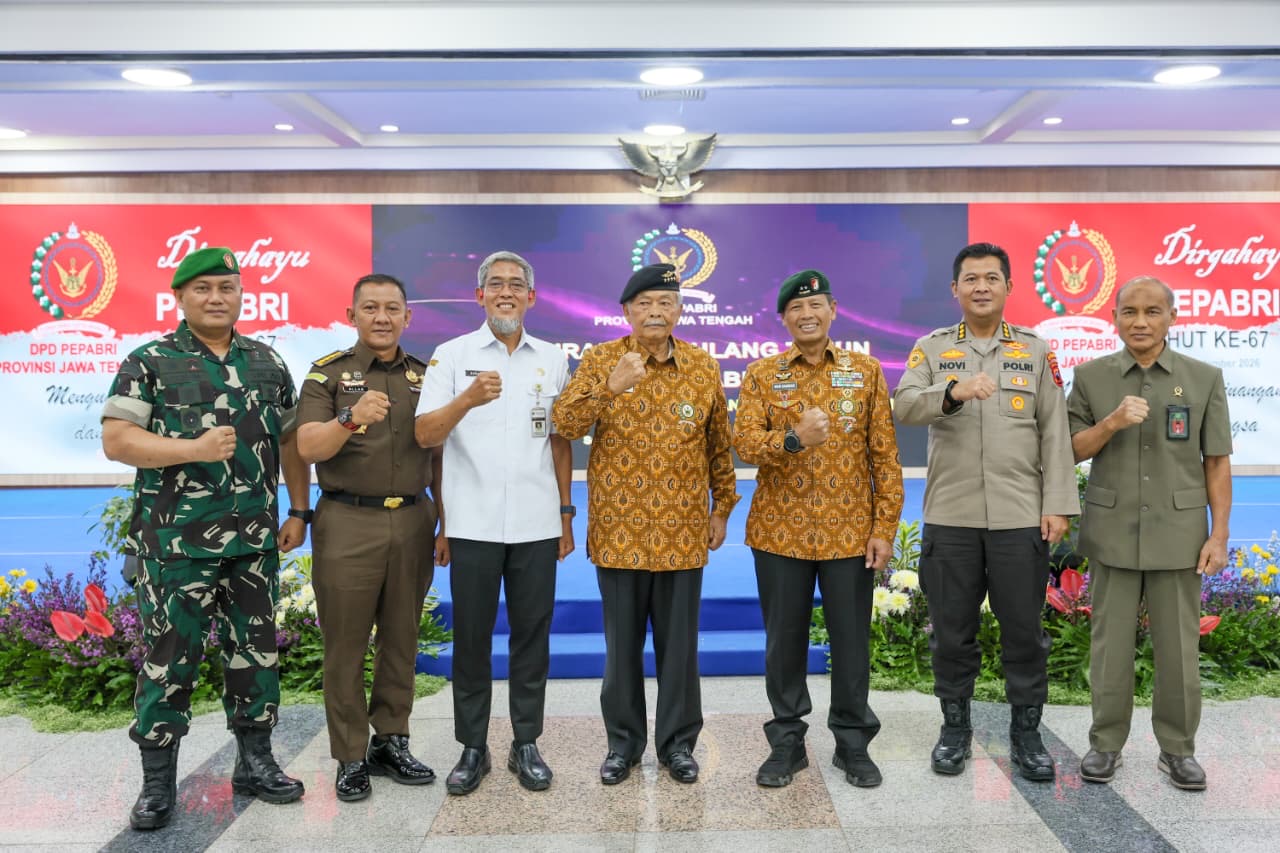 Sekda Jateng Sumarno mengajak Pepabri Jateng terlibat dalam pengentasan kemiskinan dan penanganan masalah sosial pada HUT ke-67 Pepabri di Semarang.