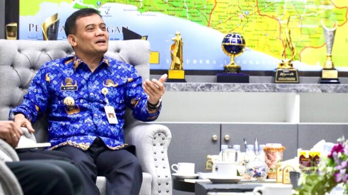 Pemprov Jateng luncurkan program JTAB Petani Gajian untuk melindungi petani, memberikan bantuan modal, gaji bulanan, dan kepastian harga jual hasil panen.