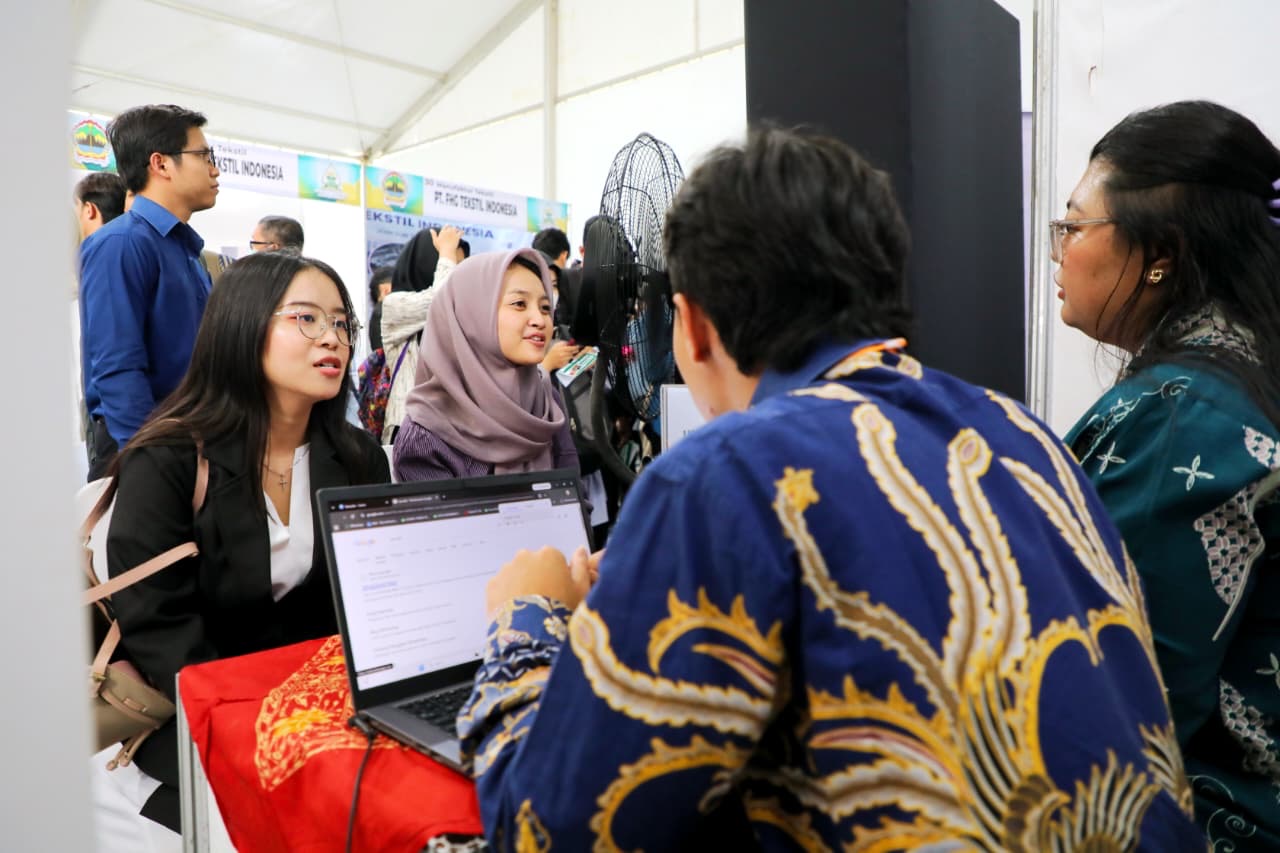 Pemprov Jateng menggelar Job Fair MTQ 2026 dengan 3.000+ lowongan kerja. Disnakertrans menegaskan rekrutmen murni kualifikasi dan bebas praktik titip-menitip.