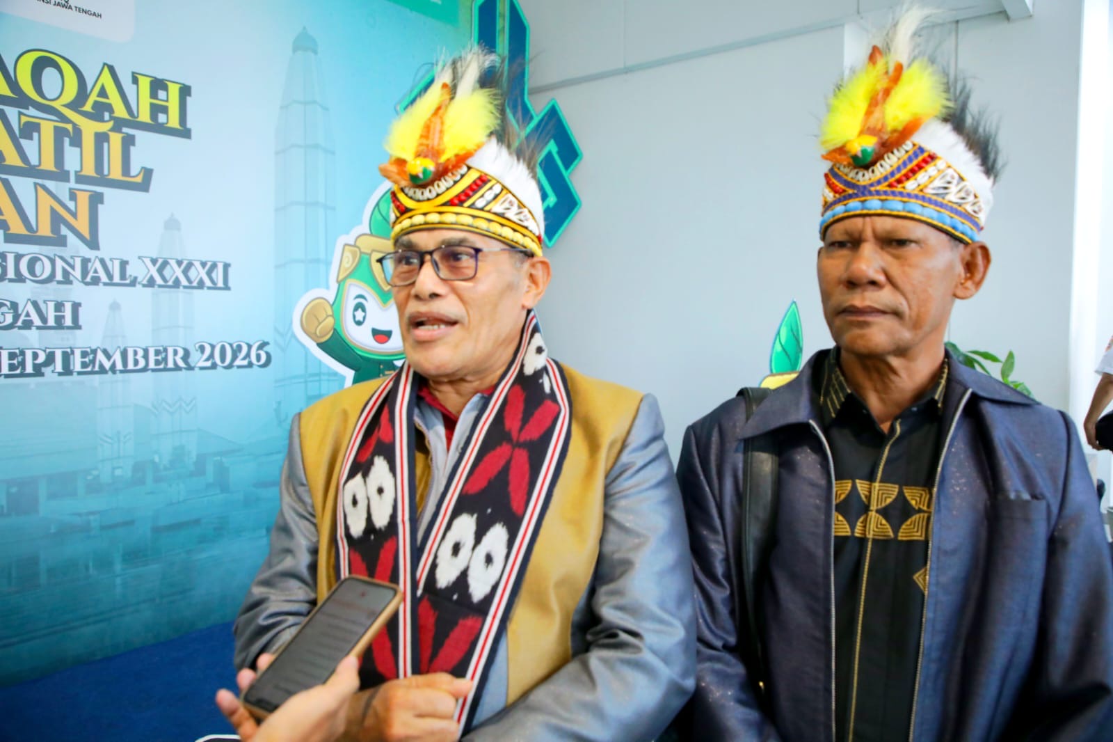 Kafilah Papua Barat Daya puji penyambutan hangat Pemprov Jateng pada MTQ Nasional. Pengalungan selendang rajut Jepara jadi simbol keakraban.