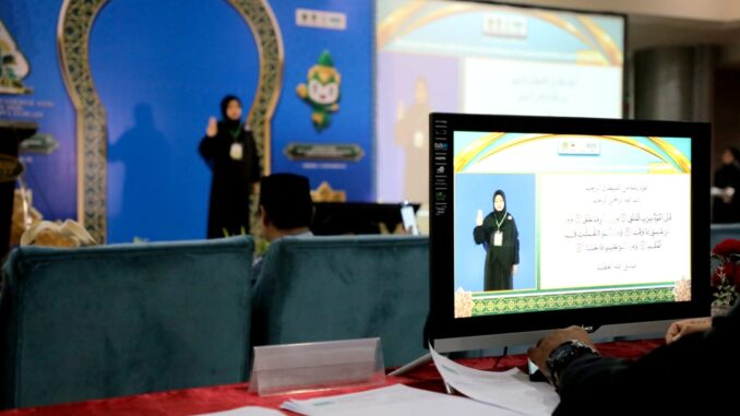 Momen hening penuh keharuan di MTQ Nasional XXXI. Simak perjuangan dan keceriaan peserta tuli saat melantunkan Al-Qur’an Isyarat di Semarang.