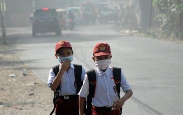 Ilustrasi, Pemerintah Provinsi DKI Jakarta resmi memperpanjang kebijakan PJJ hingga 8 September 2026 akibat sebaran abu vulkanik Gunung Anak Krakatau yang masih ada.