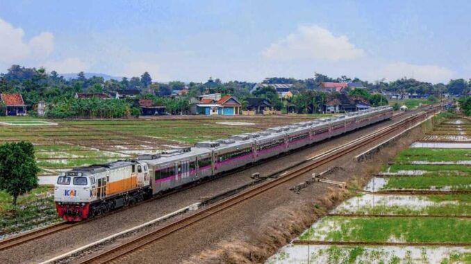 Cek jadwal KA Muria rute Semarang Tawang–Gambir PP terbaru mulai 1 Oktober 2026. Perubahan nama dari Argo Muria, Argo Sindoro, dan Argo Merbabu.