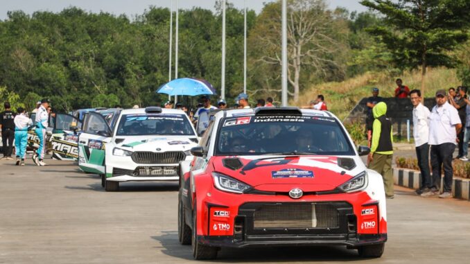 Lebih dari 110 pereli meramaikan Kejurnas Sprint Rally Putaran 4 di KEK Batang. Lintasan baru sepanjang 5,3 km ini siap dongkrak sport tourism Jawa Tengah.