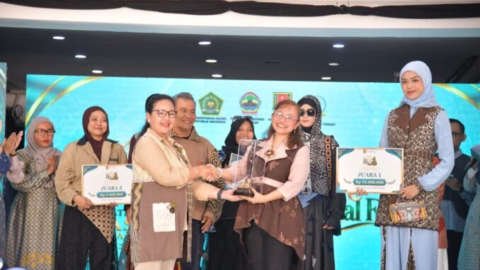 Wali Kota Semarang Agustina Wilujeng membuka Semarang Halal Fest 2026 di kawasan Eks Plaza Simpang Lima. Event ini jadi ajang promosi UMKM dan batik lokal di MTQ Nasional XXXI.