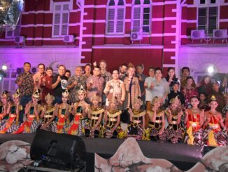 Wali Kota Semarang Agustina Wilujeng menegaskan komitmen pelestarian budaya lewat Wayang On The Street di Festival Kota Lama 2026.