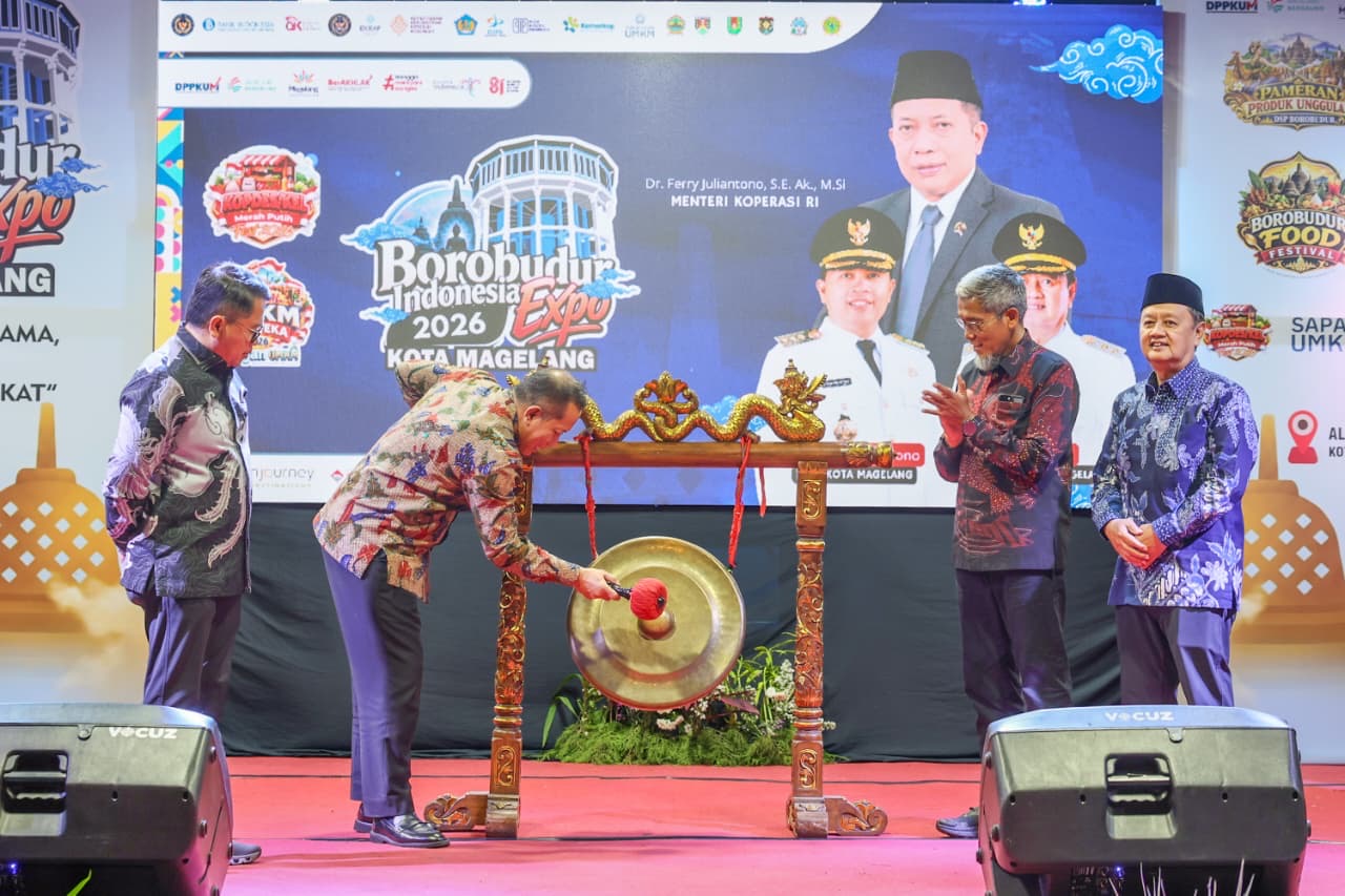 Gelaran Borobudur Indonesia Expo 2026 di Alun-Alun Kota Magelang resmi dibuka. Menampilkan 150 stan UMKM, event ini ditargetkan raup transaksi hingga Rp2 miliar.