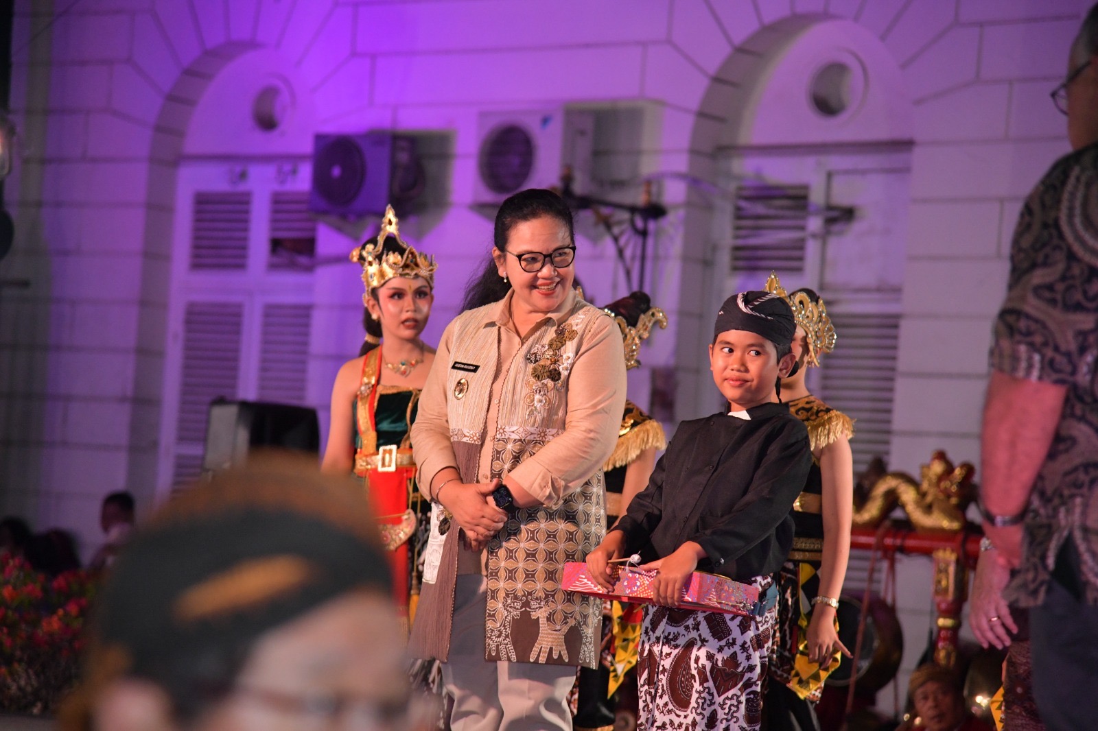Wali Kota Semarang Agustina Wilujeng menegaskan komitmen pelestarian budaya lewat Wayang On The Street di Festival Kota Lama 2026.