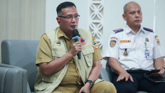 Pemprov Jateng siapkan operasi modifikasi cuaca (OMC) dan water bombing untuk percepat pemadaman kebakaran TPA Putri Cempo Solo.