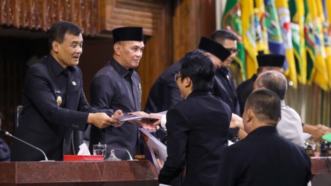 Gubernur Jateng Ahmad Luthfi beberkan fokus Raperda Perubahan APBD 2026 untuk genjot infrastruktur, ketahanan pangan, dan kesejahteraan warga Jawa Tengah.
