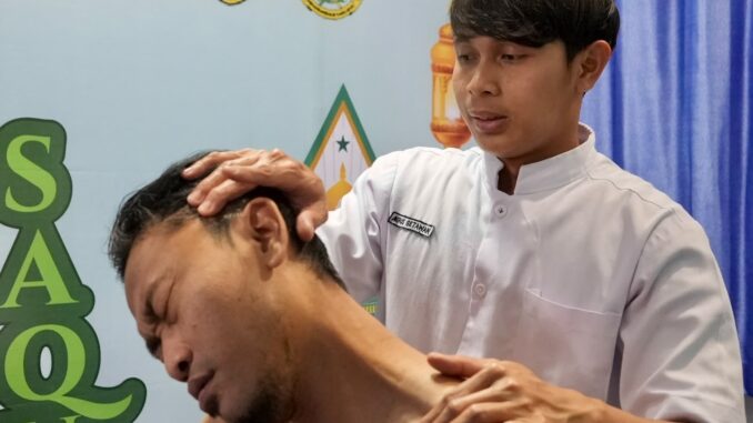 Dinsos Jateng hadirkan layanan pijat terapis netra untuk memulihkan kebugaran kafilah MTQ Nasional XXXI 2026 sekaligus wujud pemberdayaan difabel.