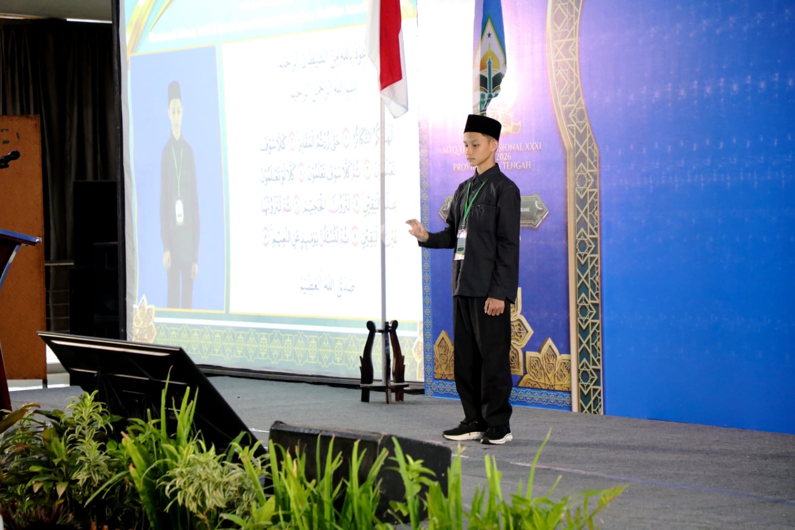 Momen hening penuh keharuan di MTQ Nasional XXXI. Simak perjuangan dan keceriaan peserta tuli saat melantunkan Al-Qur’an Isyarat di Semarang.